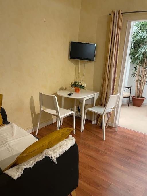 Studio N•2 Avec Patio En Plein Coeur De La Ville Bagnères-de-Bigorre Zewnętrze zdjęcie